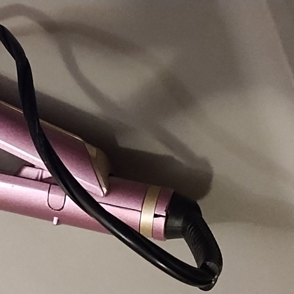 CUTE 💜FLAT IRONS - Picture 16 of 16